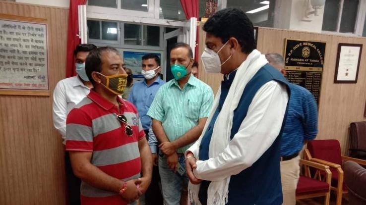 घायल डिप्टी रेंजर की सरकार करेगी हर संभव मदद : राकेश पठानिया