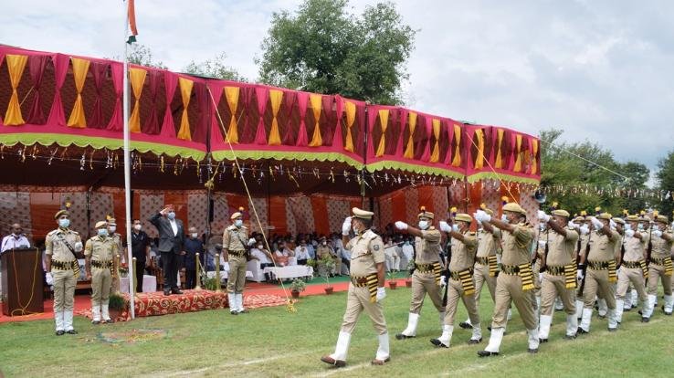 पंचायती राज मंत्री वीरेन्द्र कंवर ने शहीद स्मारक में माल्यार्पण कर शहीदों को दी श्रद्धांजलि
