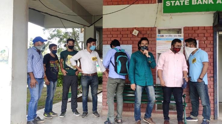  फीस वृद्धि को लेकर अखिल भारतीय विद्यार्थी परिषद् नौणी विश्वविद्यालय में हस्ताक्षर अभियान शुरू