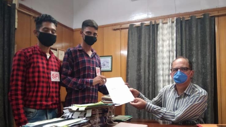 SFI चम्बा द्वारा प्रदेश शिक्षा मंत्री को 1st ओर 2nd वर्ष के छात्रों के प्रमोशन सम्बंध में ज्ञापन सौंपा