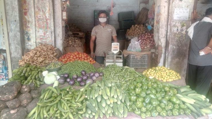 टमाटर ने कर दिया तड़का महंगा सब्जियों के दामों में इजाफा