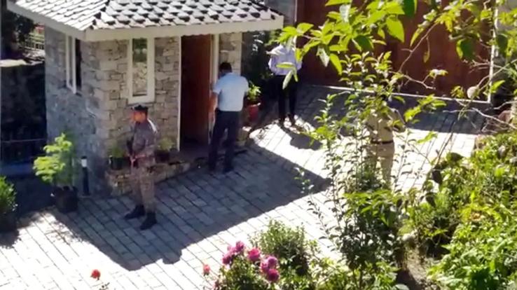 y-category-security-arrives-at-kangans-house-in-manali