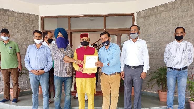 p-e-t-union-submitted-a-memorandum-to-the-health-minister