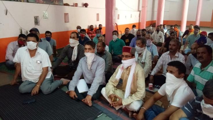Meeting-of-truck-operators-in-darlaghat
