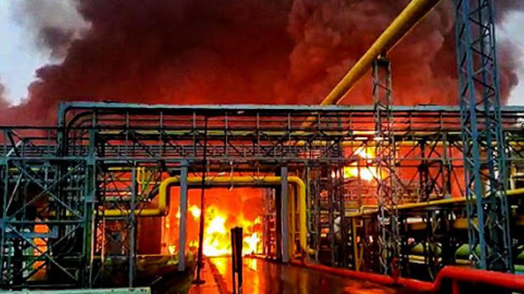 gujarat-massive-fire-in-surats-ongc-gas-plant
