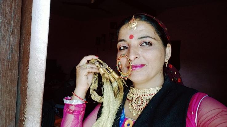 Madhu-Thakur-promoting-Himachali-culture-through-YouTube