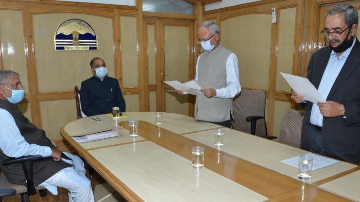 Devendra-Kumar-Sharma-sworn-in-as-Chairman-of-HP-Electricity-Regulatory-Commission