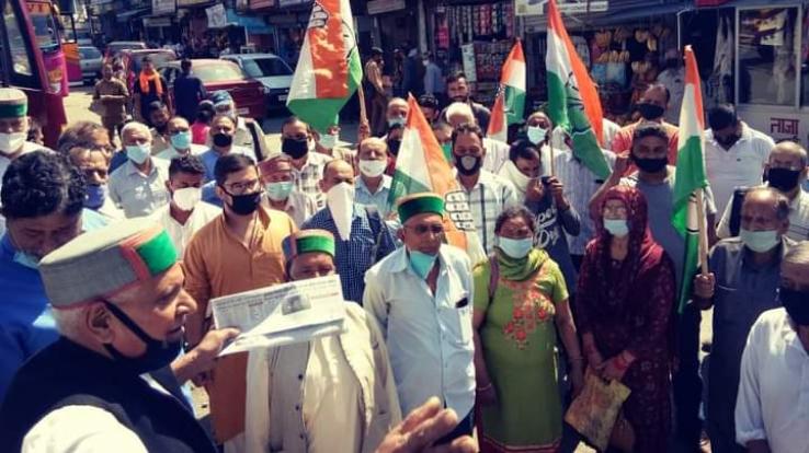 Baijnath-Congress-came-out-on-the-streets-to-protest 