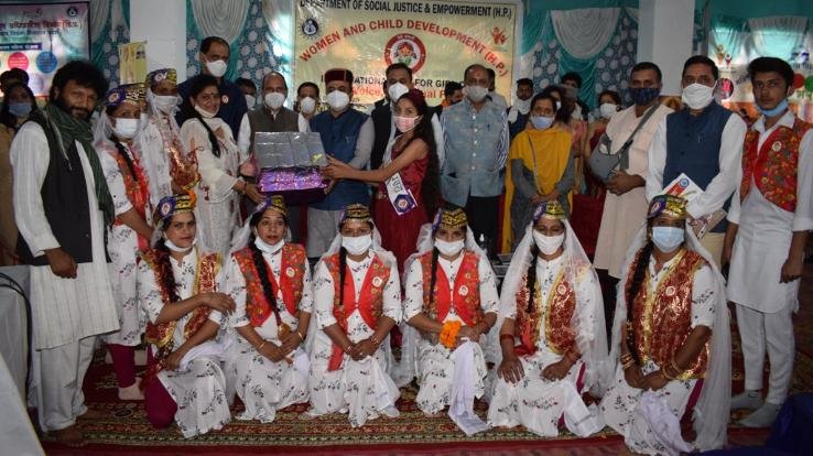 अंतरराष्ट्रीय बालिका दिवस पर महिलाएं सम्मानित