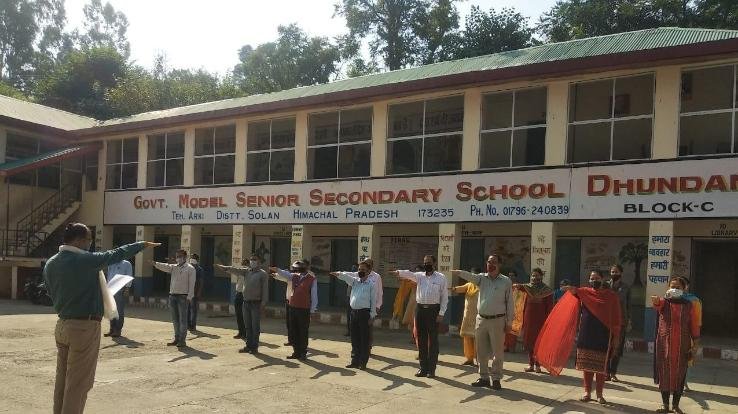 Pledge-to-follow-covid-rules-administered