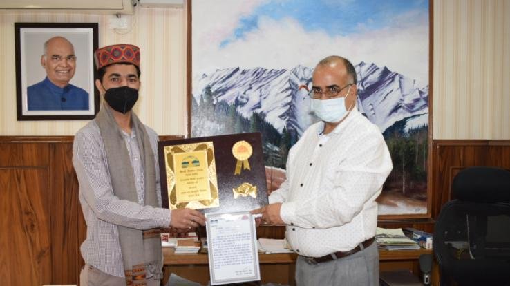 Officers-and-employees-honored-for-outstanding-work