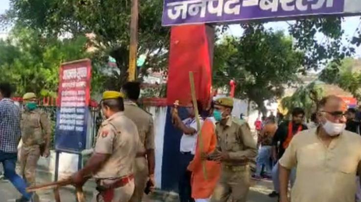 love-jihad-in-uttar-pradesh-bareilly-bjp-vhp-leaders-protest