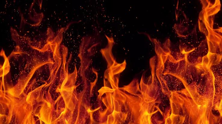 fire-breaks-out-at-a-three-storey-building-in-kullu