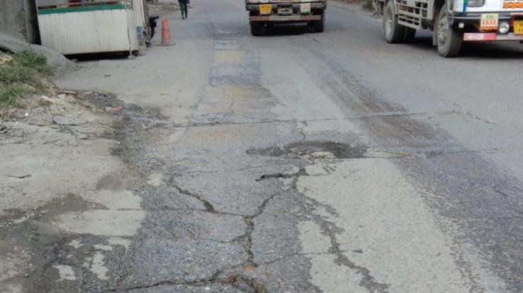 bad-road-conditions-people-facing-trouble