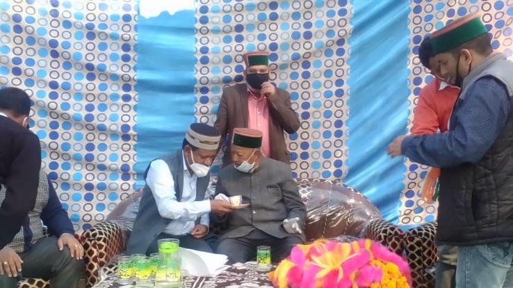 MLA-Virbhadra-Singh-arrives-on-Arki-tour-after-a-long-time