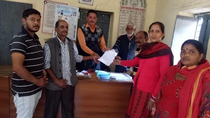 Many-families-of-Siharli-are-facing-water-crisis