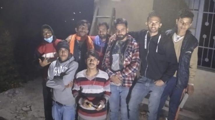 Nehru-youth-club-installed-street-lights-in-village-Manalog-Barog