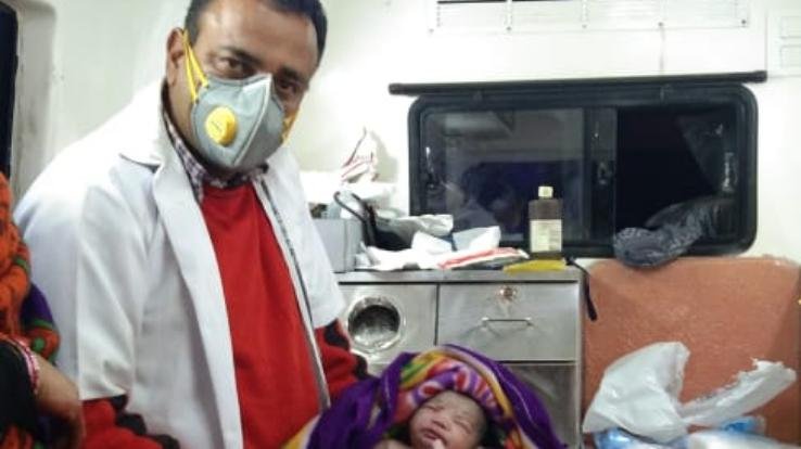 108-employees-did-successful-delivery-of-woman-in-ambulance