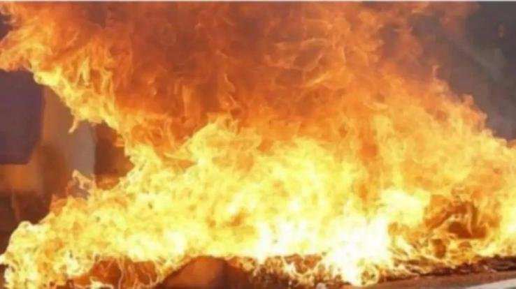 Massive-fire-breaks-out