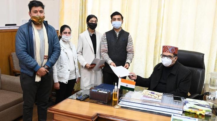 think-india-submits-a-memorandum-to-education-minister