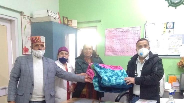 Aarti-Sharma-donated-51-blankets-to-covid-Care-Center