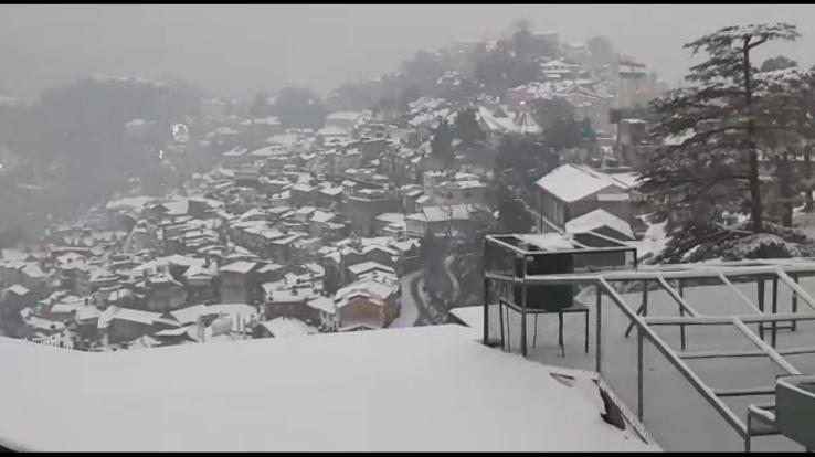 snowfall-starts-in-shimla-tourists-shimla-tourism