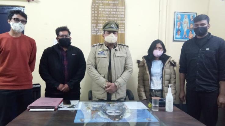 SHO-Dadlaghat-Jeet-Singh-saves-tourists-from-trouble-know-why-tourists-thank