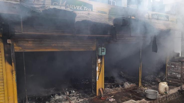 fire-in-grocery-shop-in-kunihar