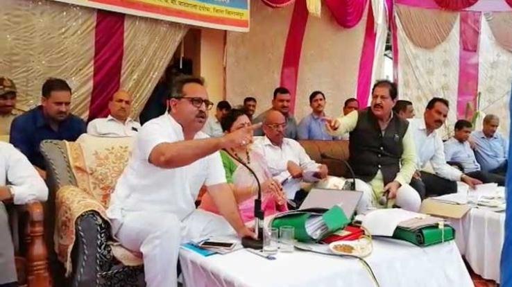 बिलासपुर के दयोथ में जनमंच के दौरान हंगामा