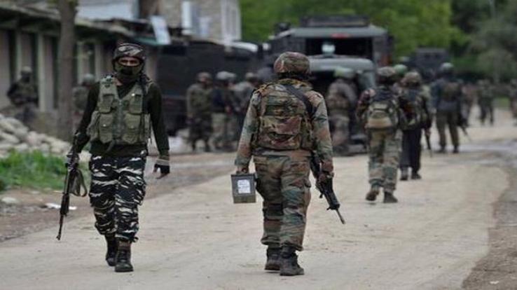 terrorist attack in kulgam 4 army personnels injured 