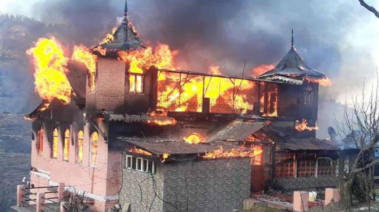 Fire-Incident-in-rohru 