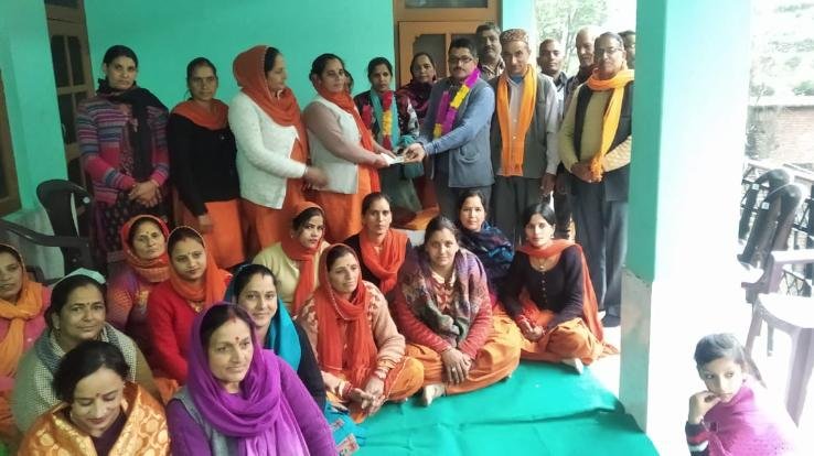 ग्राम पंचायत मांगल में महिला मंडल की महिलाओ ने नवनिर्वाचित प्रधान व् उपप्रधान को किया सम्मानित