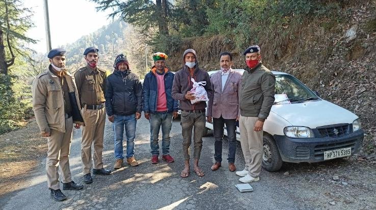 पद्धर पुलिस ने एक युवक से की 2 किलो 770 ग्राम चरस बरामद