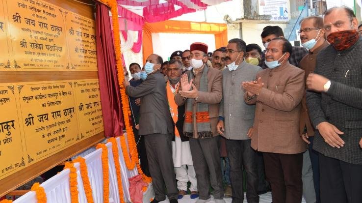 मुख्यमंत्री ने पालमपुर क्षेत्र में 39.72 करोड़ रुपये की विकासात्मक परियोजनाओं की आधारशिलाएं रखीं
