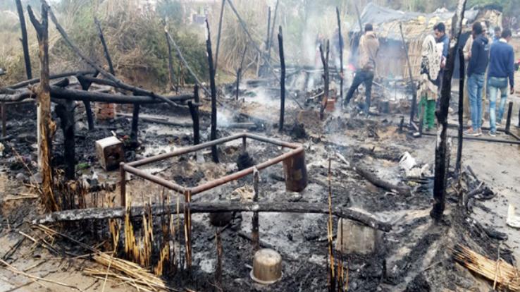 Heavy-fire-in-laborers-slums-in-Una-district-loss-of-about-6-lakhs