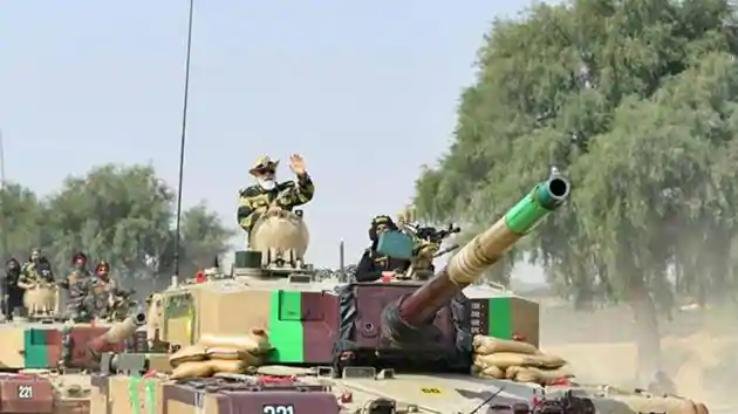 Prime Minister Modi handed over the key to the Arjun Tank, the unmistakable target of the army