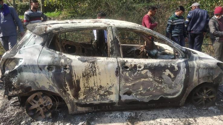 Dadlaghat: 3 cars set fire to mischievous elements in Kyard village, case registered