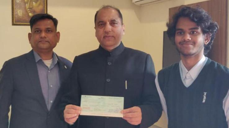 Shaan Phulzele presented a check of Rs 1.71 lakh to the Chief Minister