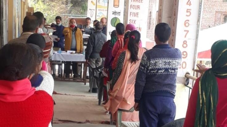 राजकीय उच्च विद्यालय कराड़ाघाट में शिक्षा संवाद का आयोजन