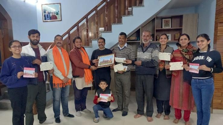 राष्ट्रीय स्वयंसेवक संघ व विश्व हिंदू परिषद द्वारा राम मंदिर निर्माण के लिए हर घर से लिया जा रहा चंदा 