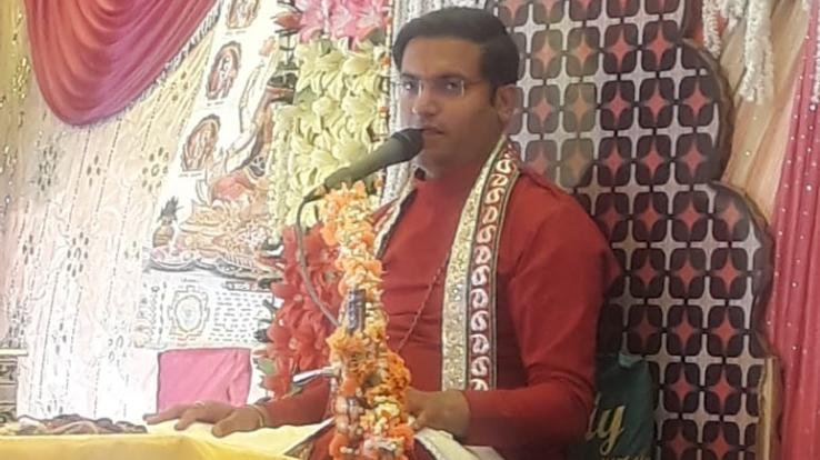 Listeners enjoy the story of the fourth day at the Durga Mata temple