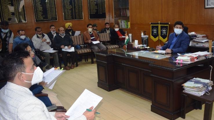 A meeting was organized to take stock of the preparations for the Himachal Day celebrations.