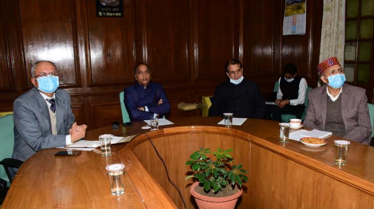 Chief Minister Jairam Thakur discusses the status of covid-19 with Deputy Commissioner, Superintendents of Police and Chief Medical Officers