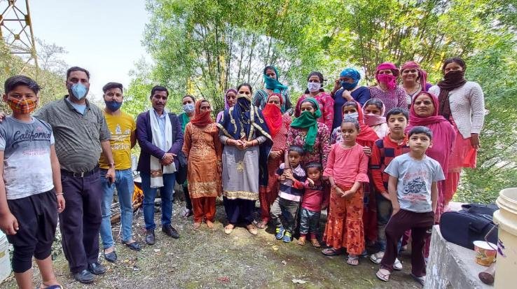 दाड़लाघाट में जल जीवन मिशन के अंतर्गत जल स्रोतों की साफ सफाई का अभियान चलाया गया।