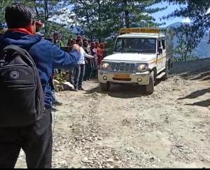 Villagers became furious in protest against the bad condition of the road