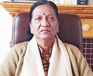 Shimla: Former Mayor Satya Kaundal arrived with the team to file nomination