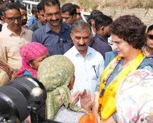 Kullu: Priyanka Gandhi reached Himachal to take stock of the damage caused by the disaster, met the flood affected people. 111