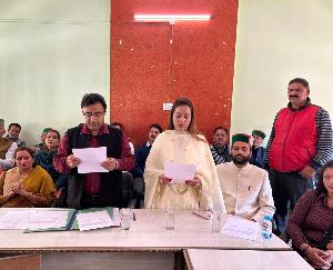  SDM Rajgarh Raj Kumar Thakur administered oath to the newly elected President and Vice President of Nagar Panchayat Rajgarh.