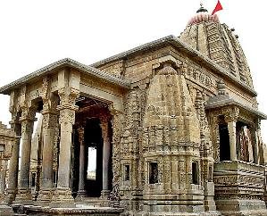 ravana_is_not_burned_in_shivas_city_baijnath_himachal_pradesh