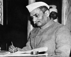 DR-RAJENDRA-PRASAD-FIRST-PRESIDENT-OF-INDIA 